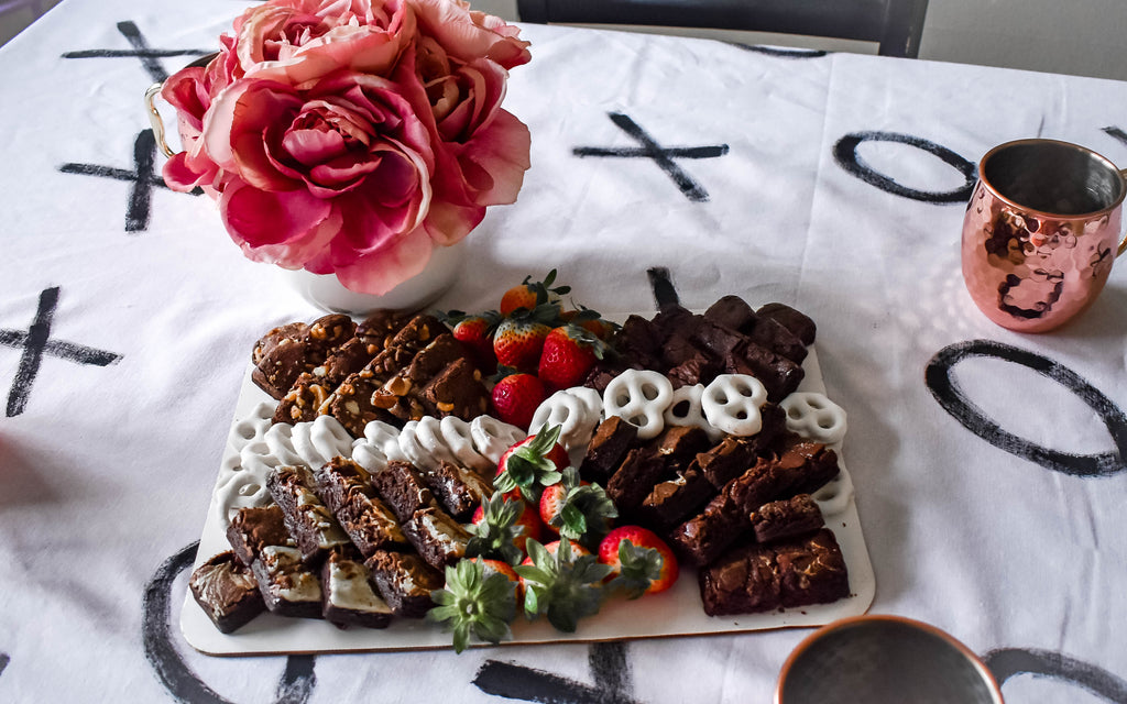 There is no better way to tell your love how much you love him, than a sweet Brownie Message.